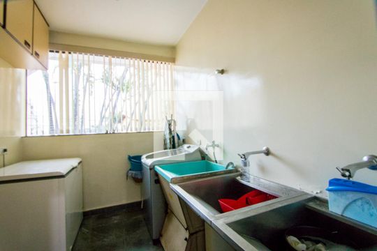 Área de serviço de casa para alugar com 3 quartos, 373m² em Jardim Bela Vista, Santo André