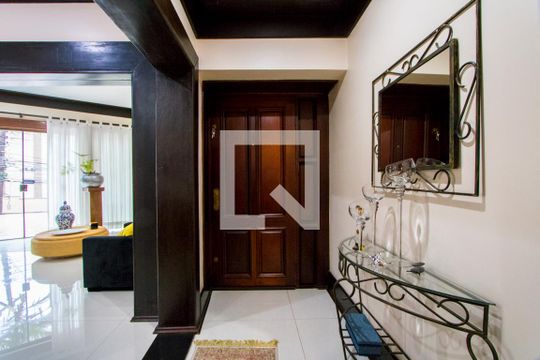 Hall de entrada social de casa para alugar com 3 quartos, 373m² em Jardim Bela Vista, Santo André