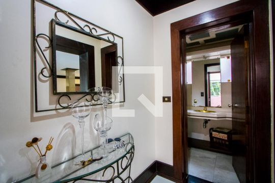 Hall de entrada social de casa para alugar com 3 quartos, 373m² em Jardim Bela Vista, Santo André