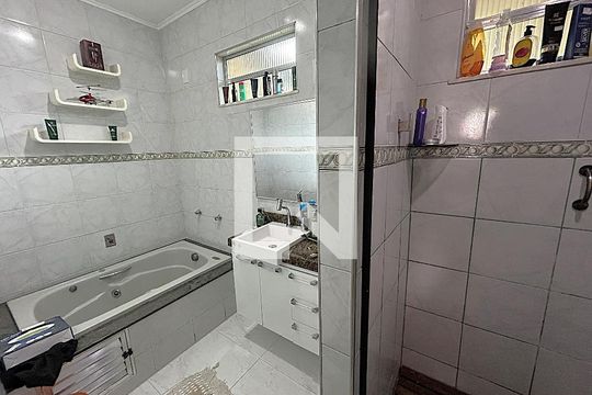Banheiro da Suíte 1 de casa para alugar com 3 quartos, 400m² em Marechal Hermes, Rio de Janeiro