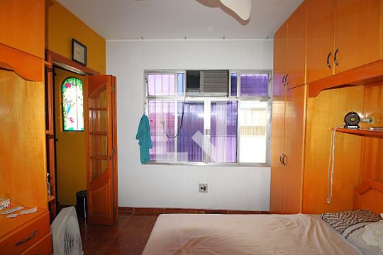 Suite 1 de casa para alugar com 3 quartos, 400m² em Marechal Hermes, Rio de Janeiro