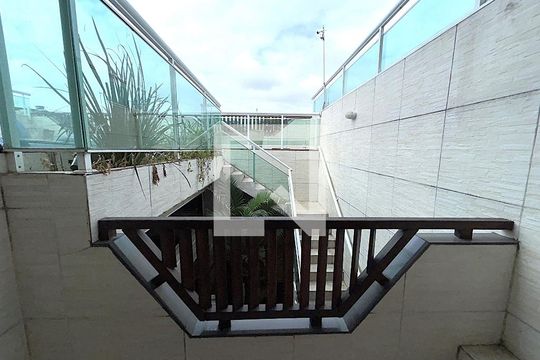 Varanda da suite 2 de casa para alugar com 3 quartos, 400m² em Marechal Hermes, Rio de Janeiro