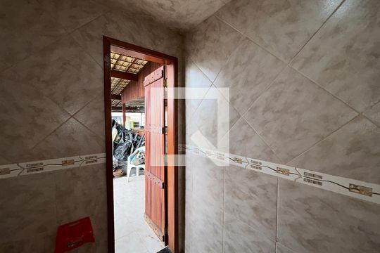 Chuveiro de casa para alugar com 3 quartos, 400m² em Marechal Hermes, Rio de Janeiro