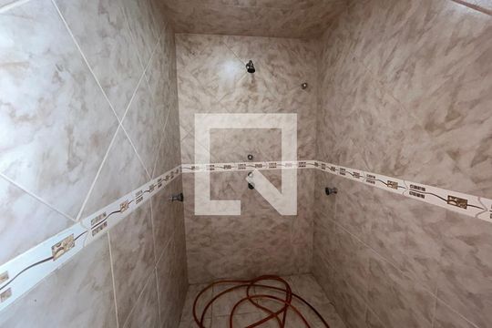 Chuveiro de casa para alugar com 3 quartos, 400m² em Marechal Hermes, Rio de Janeiro