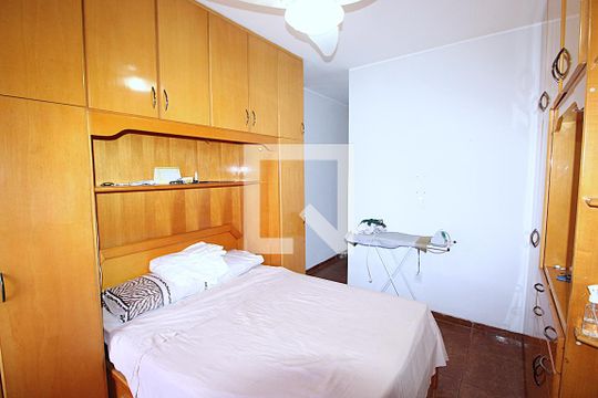 Suite 1 de casa para alugar com 3 quartos, 400m² em Marechal Hermes, Rio de Janeiro