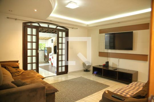Edícula de casa à venda com 5 quartos, 300m² em Jardim Andrea Demarchi, São Bernardo do Campo