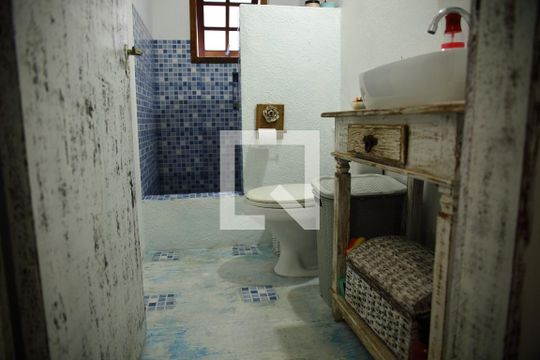 Banheiro Social de casa à venda com 5 quartos, 300m² em Jardim Andrea Demarchi, São Bernardo do Campo