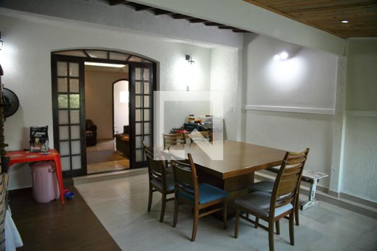 Edícula de casa à venda com 5 quartos, 300m² em Jardim Andrea Demarchi, São Bernardo do Campo