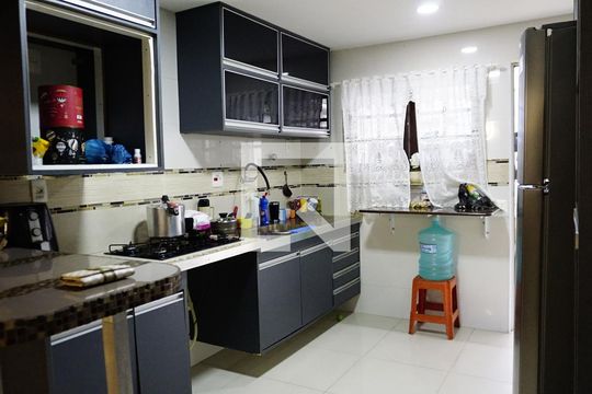 Cozinha de casa de condomínio à venda com 3 quartos, 150m² em Anil, Rio de Janeiro