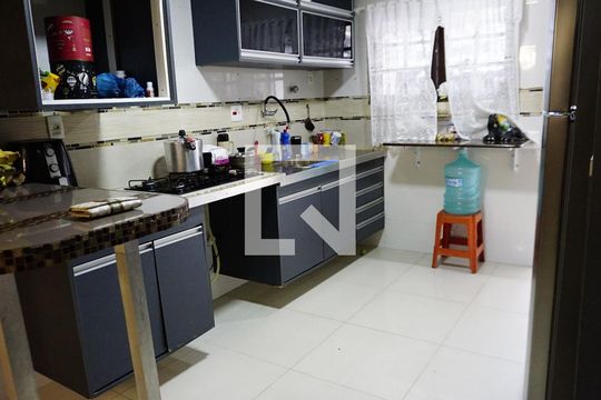 Cozinha de casa de condomínio à venda com 3 quartos, 150m² em Anil, Rio de Janeiro