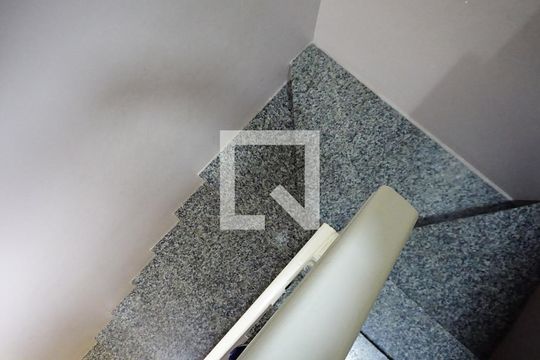 Escada segundo andar de casa de condomínio à venda com 3 quartos, 150m² em Anil, Rio de Janeiro