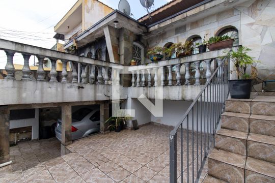 Frente de casa à venda com 3 quartos, 270m² em Camargos, Guarulhos