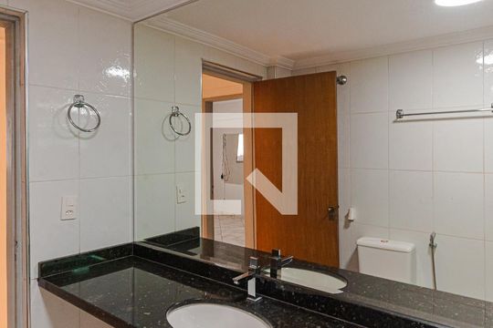 Banheiro de apartamento à venda com 3 quartos, 95m² em Centro, Campinas