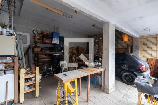 Garagem de casa à venda com 2 quartos, 230m² em Vila Dalila, São Paulo