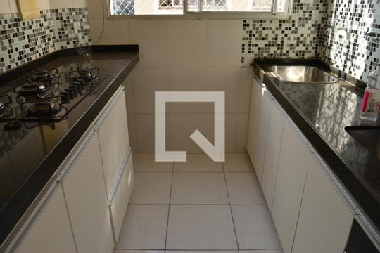 Cozinha de apartamento à venda com 2 quartos, 46m² em Bom Jesus, Contagem