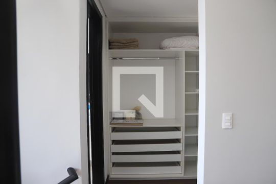 Closet de apartamento à venda com 2 quartos, 95m² em Vila Clementino, São Paulo