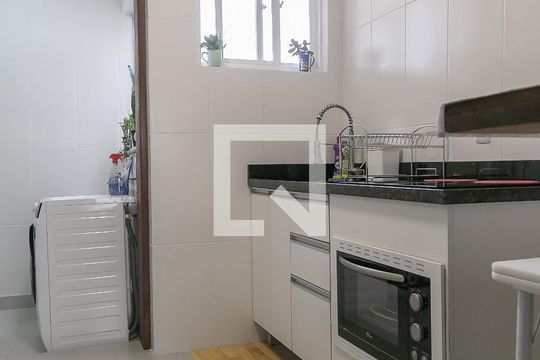 Cozinha de apartamento para alugar com 2 quartos, 49m² em Santo Antônio, Porto Alegre
