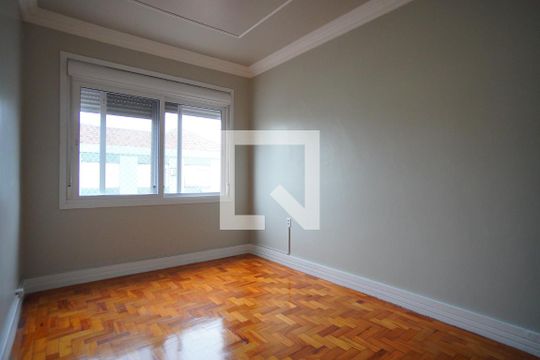 Quarto 1 de apartamento para alugar com 2 quartos, 67m² em Passo da Areia, Porto Alegre