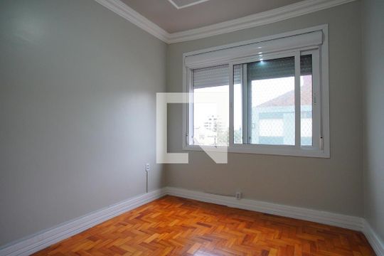 Quarto 2 de apartamento para alugar com 2 quartos, 67m² em Passo da Areia, Porto Alegre