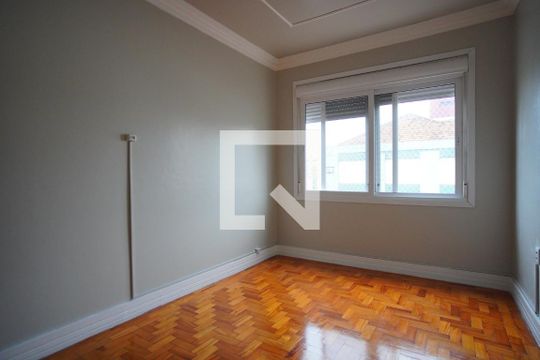 Quarto 1 de apartamento para alugar com 2 quartos, 67m² em Passo da Areia, Porto Alegre