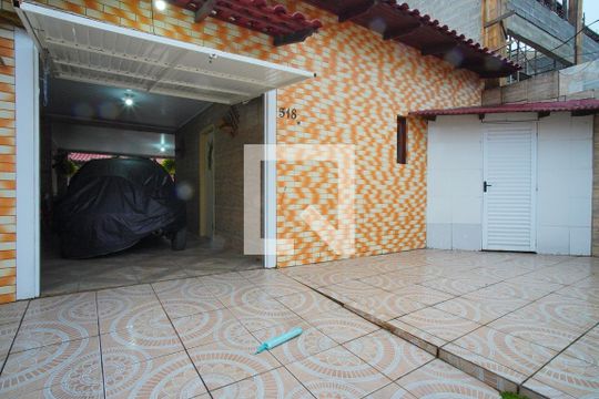 Fachada de casa à venda com 2 quartos, 240m² em Sarandi, Porto Alegre