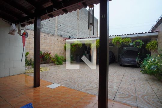 Quintal de casa à venda com 2 quartos, 240m² em Sarandi, Porto Alegre