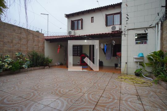 Quintal de casa à venda com 2 quartos, 240m² em Sarandi, Porto Alegre