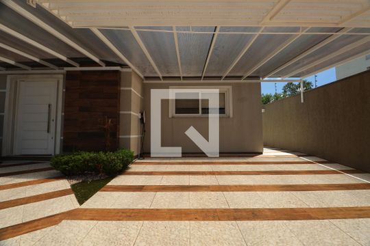 garagem de casa à venda com 3 quartos, 310m² em São José, Canoas