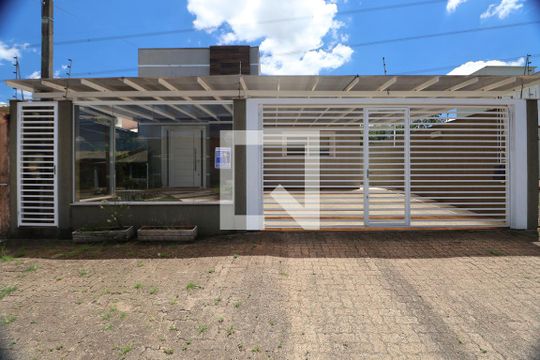 Fachada de casa à venda com 3 quartos, 310m² em São José, Canoas