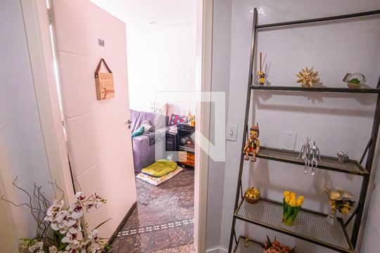 Hall de entrada de apartamento à venda com 3 quartos, 82m² em Vila Gumercindo, São Paulo