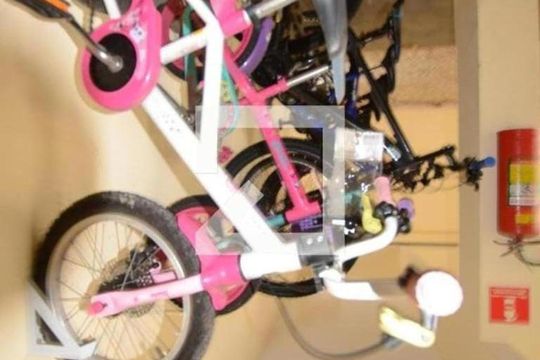 Bicicletário de casa à venda com 3 quartos, 160m² em Vila Kosmos, Rio de Janeiro