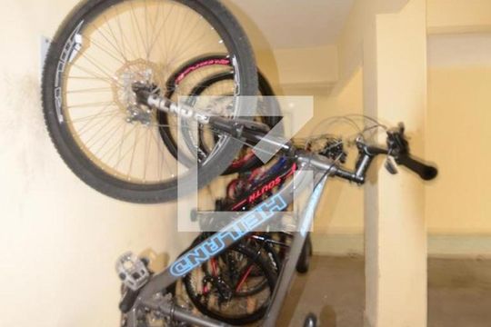 Bicicletário de casa à venda com 3 quartos, 160m² em Vila Kosmos, Rio de Janeiro