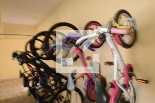 Bicicletário de casa à venda com 3 quartos, 160m² em Vila Kosmos, Rio de Janeiro