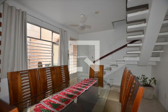 Sala de casa à venda com 3 quartos, 160m² em Vila Kosmos, Rio de Janeiro