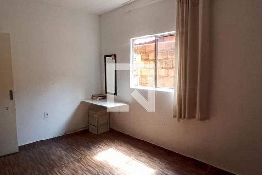 Quarto de casa à venda com 4 quartos, 160m² em Tropical, Contagem