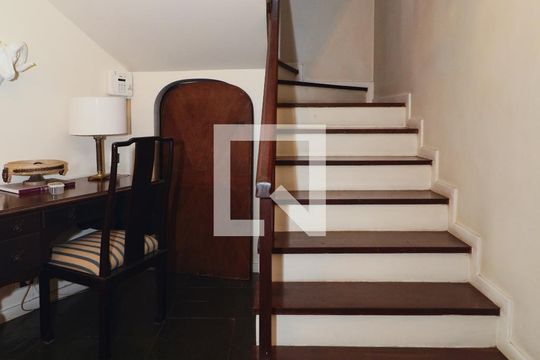 Escada de casa à venda com 4 quartos, 600m² em Vila Morumbi, São Paulo