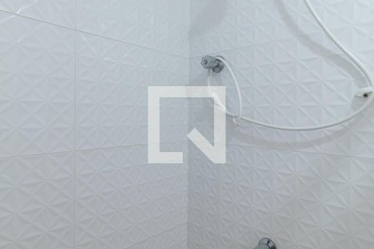 Banheiro de apartamento para alugar com 2 quartos, 42m² em Vila Granada, São Paulo