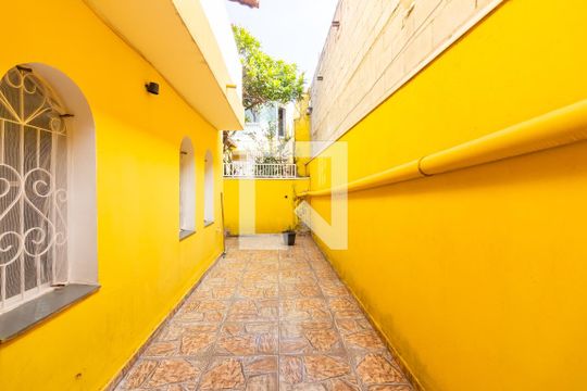 Quintal de casa à venda com 2 quartos, 147m² em Km 18, Osasco