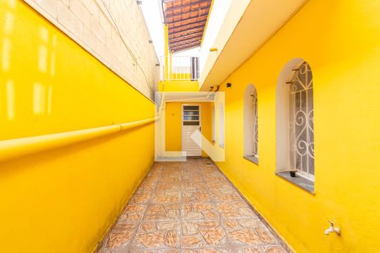 Quintal de casa à venda com 2 quartos, 147m² em Km 18, Osasco
