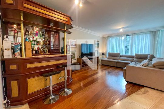 Sala de TV de casa à venda com 4 quartos, 372m² em Vila Madalena, São Paulo