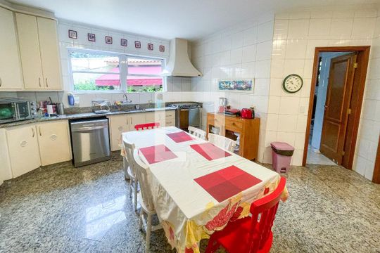 Cozinha de casa à venda com 4 quartos, 372m² em Vila Madalena, São Paulo