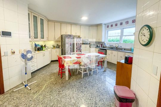 Cozinha de casa à venda com 4 quartos, 372m² em Vila Madalena, São Paulo