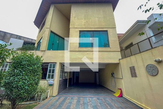 Fachada de casa à venda com 4 quartos, 372m² em Vila Madalena, São Paulo