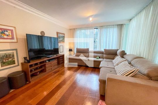 Casa à venda com 4 quartos, 372m² em Vila Madalena, São Paulo