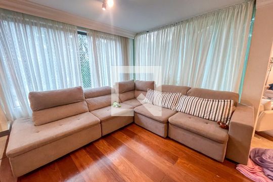 Sala de TV de casa à venda com 4 quartos, 372m² em Vila Madalena, São Paulo