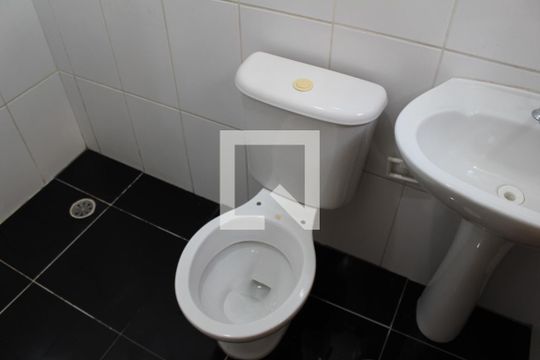 Banheiro de casa de condomínio à venda com 2 quartos, 47m² em Chácara Belenzinho, São Paulo