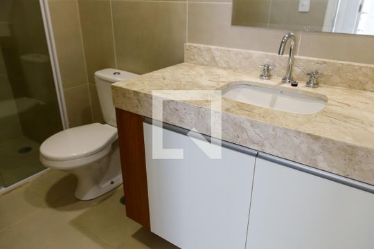 Banheiro de apartamento para alugar com 2 quartos, 52m² em Centro, Osasco