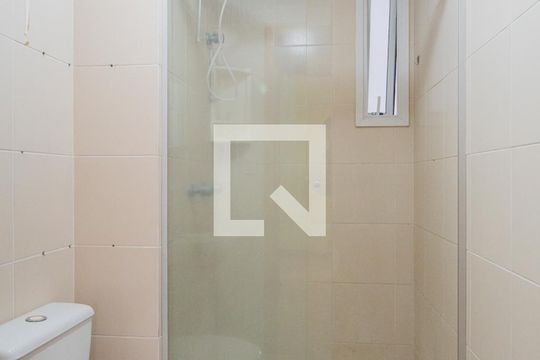 Banheiro de apartamento para alugar com 2 quartos, 70m² em Cavalhada, Porto Alegre