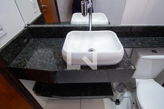 Banheiro de apartamento para alugar com 3 quartos, 65m² em Parque Bela Vista, Votorantim