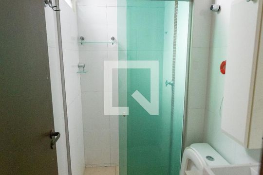 Banheiro de apartamento à venda com 2 quartos, 47m² em Itapoã, Belo Horizonte